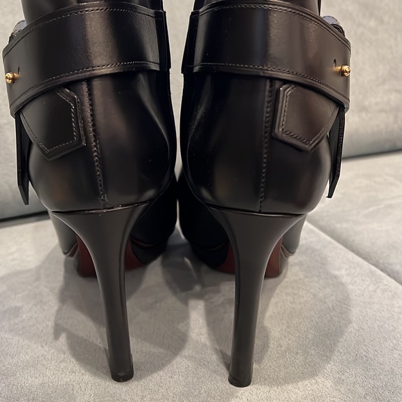 Louis Vuitton belted ankle boots - Picture 2 of 4